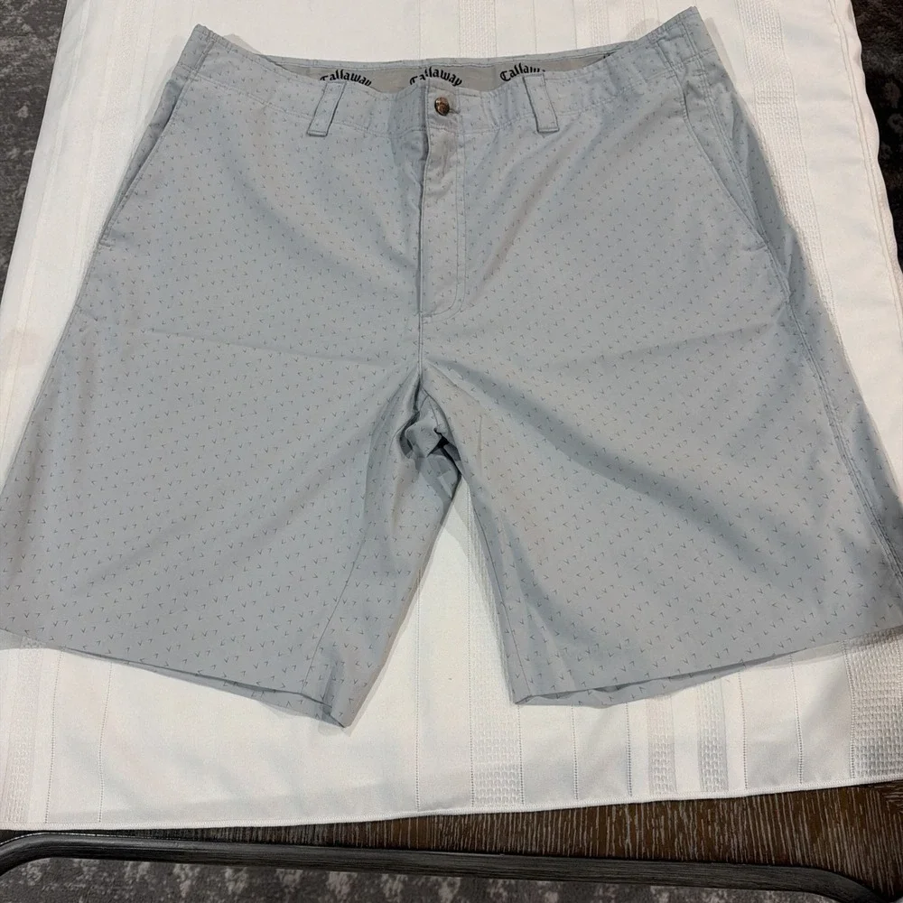 Callaway Golf Shorts Size 36 Gray w/Callaway Logo